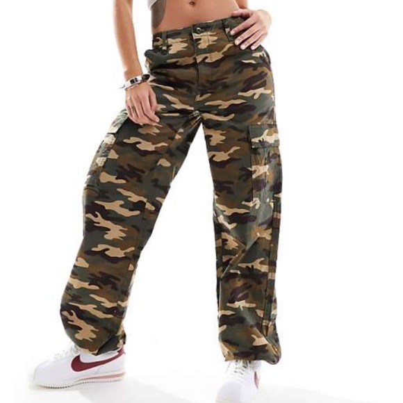 Levi's Pants - Levi’s Baggy Camo Camouflage Cargo Pants